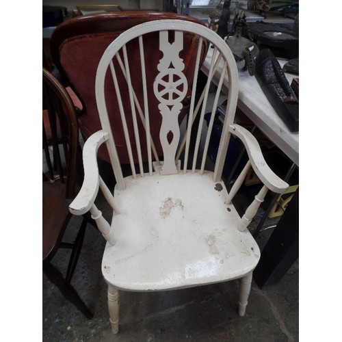 541 - EARLY 20TH CENTURY WINDSOR WHEELBACK ARMCHAIR, PAINTED CREAM, AND A FURTHER WINDSOR CHAIR IN DARK WO... 