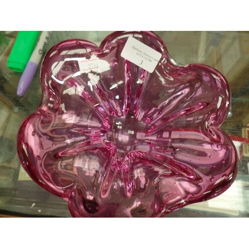 3 - A 1970'S MURANO GLASS BOWL IN MAGENTA COLOUR WITH CONTROLLED BUBBLE DESIGN - 20CM ACROSS