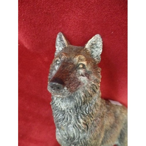 5 - A COLD CAST BRONZE LIMITED EDITION SCULPTURE OF A WOLF BY THE BRADFORD EXCHANGE 
