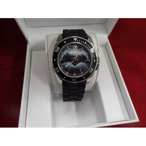 24 - BATMAN & SUPERMAN WRISTWATCH ON BLACK STRAP - BY ACCUTIME TOGETHER WITH A GENTS SEKONDA WATCH ON STA... 