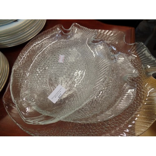 417 - SET OF VINTAGE GLASS FISH PLATES AND MATCHING SERVING PLATE