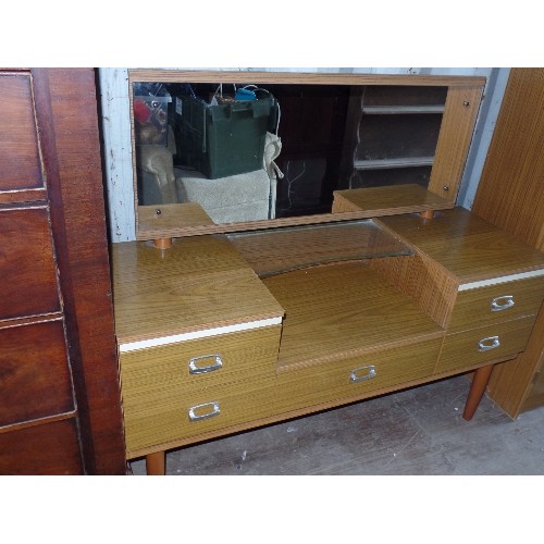 546 - RETRO WOOD EFFECT DRESSING TABLE