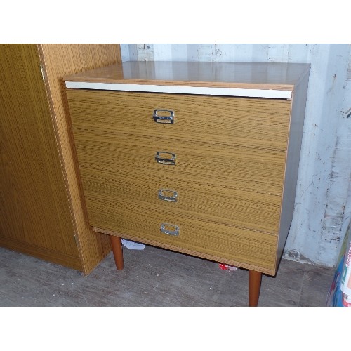 547 - RETRO WOOD EFFECT 4 DRAWER CHEST