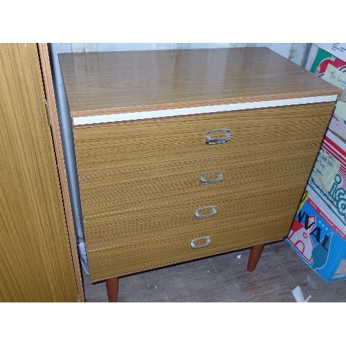 547 - RETRO WOOD EFFECT 4 DRAWER CHEST