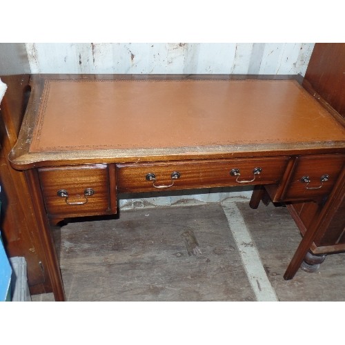 549 - MAHOGANY 3 DRAWER DESK WITH LEATHER TOP