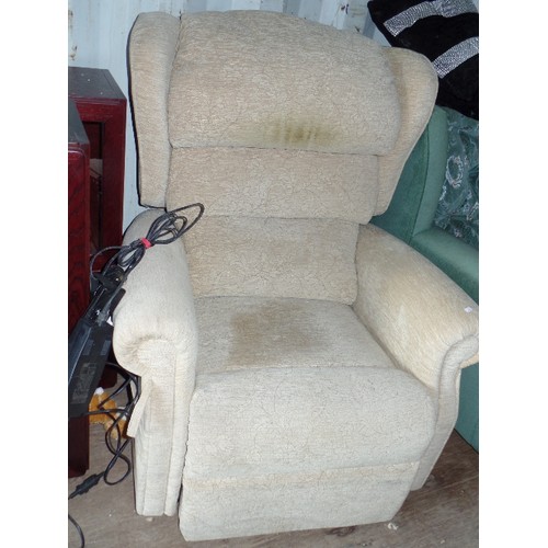 550 - ELECTRIC RECLINING CHAIR