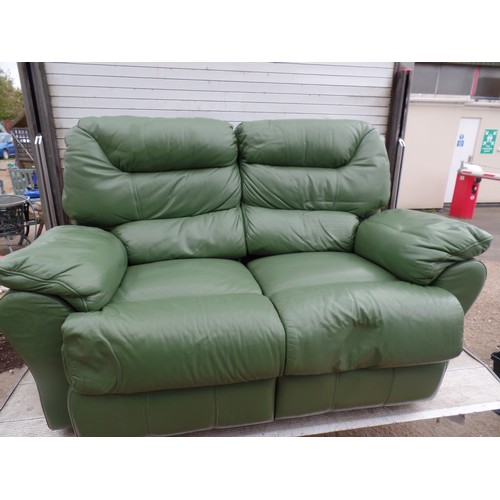 551 - GREEN FAUX LEATHER MANUAL RECLINING 2 SEATER SETTEE