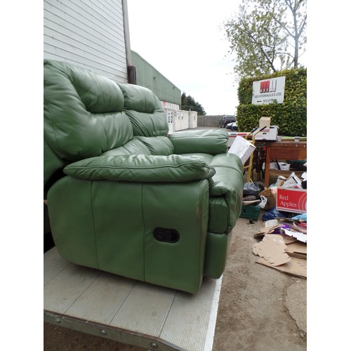 551 - GREEN FAUX LEATHER MANUAL RECLINING 2 SEATER SETTEE