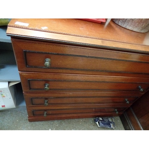 456 - MAHOGANY 4 DRAWER CHEST OF DRAWERS WITH BLACK TRIM AND BRASS KNOBS