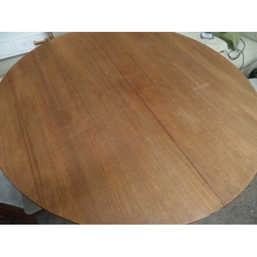 359 - BEAUTIFUL DANISH RETRO TEAK 'FREM ROJLE' MID-CENTURY EXTENDING DINING TABLE. CIRCULAR, AND EXTENDS T... 