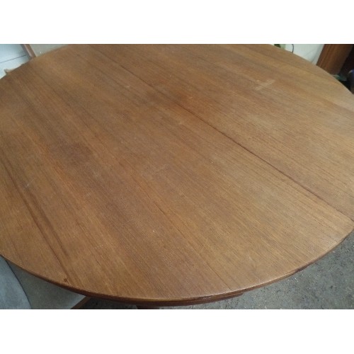 359 - BEAUTIFUL DANISH RETRO TEAK 'FREM ROJLE' MID-CENTURY EXTENDING DINING TABLE. CIRCULAR, AND EXTENDS T... 