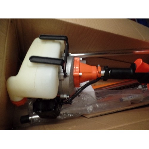 139 - PETROL STRIMMER/HEDGE CUTTER MULTI TOOL WITH ATTACHMENTS PE 2 STROKE MODEL 5200 MT