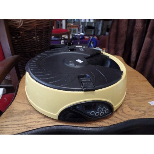 205 - BATTERY OPERATED AUTOMATIC PET FEEDER