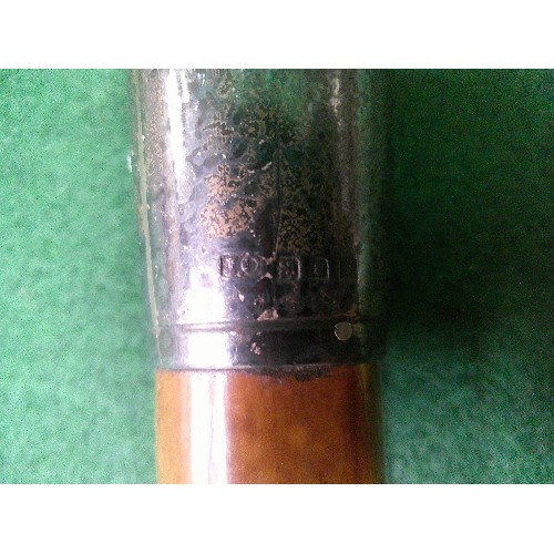 13 - A MALACCA WALKING CANE WITH SILVER TOP, LONDON 1922, MAKER J.C.. HORN FERRULE