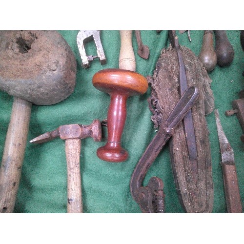 400A - A SELECTION OF VICTORIAN AND EARLY 20TH CENTURY SADDLERS TOOLS (HOWELL SADDLERS, GLINTON & CROWLAND)... 