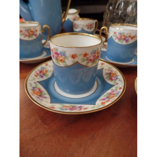 262 - BLUE PATTERNED COFFEE SET, COFFEE JUG, MILK AND SUGAR, 6 SAUCERS AND 5 CUPS