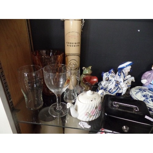 161 - 2 SHELVES MIXED CERAMICS, CHINA,GLASS ETC. INCLUDING PAIR TABLE LAMPS, ORNAMENTS, GLASSES, MONEY TIN... 