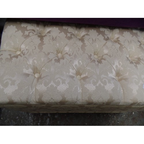 305 - MODERN OTTOMAN IN IVORY DAMASK FABRIC. BUTTON TOPPED. CLEAN CONDITION.