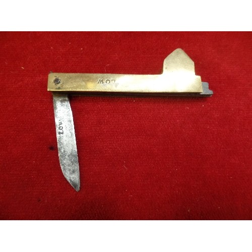 298 - A GEORGIAN FLEAM WITH THREE BLOOD LETTING BLADES AND PENKNIFE BLADE - MARKED 