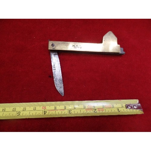 298 - A GEORGIAN FLEAM WITH THREE BLOOD LETTING BLADES AND PENKNIFE BLADE - MARKED 