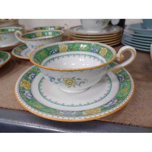 212 - A VERY PRETTY ROYAL DOULTON PART TEASET IN GREEN AND YELLOW PATTERN - 16 PIECES