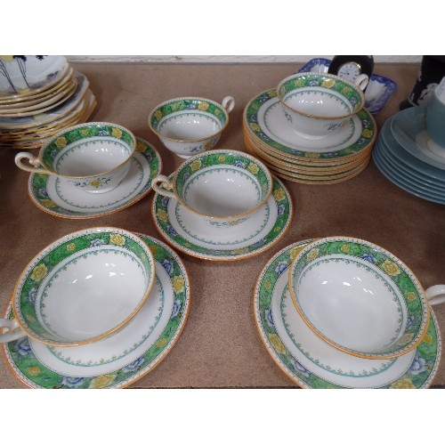 212 - A VERY PRETTY ROYAL DOULTON PART TEASET IN GREEN AND YELLOW PATTERN - 16 PIECES