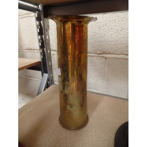 178 - LARGE WW1 TRENCH ART BRASS SHELL CASE VASE - STAMPED 1914 & BROAD ARROW MARK - 35CM