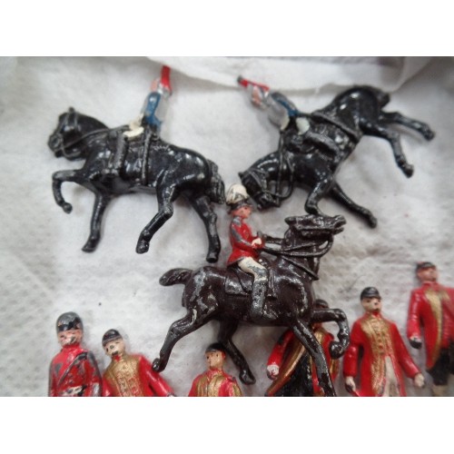 242 - A COLLECTION OF LEAD SOLDIERS - HOUSEHOLD CAVALRY, YEOMEN OF THE GUARD ETC  - 15 IN TOTAL