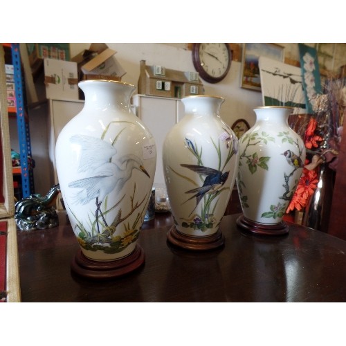 358 - 3 X LARGE COLLECTABLE PORCELAIN VASES ON WOODEN PLINTHS. BY FRANKLIN PORCELAIN. INC THE MARSHLAND BI... 