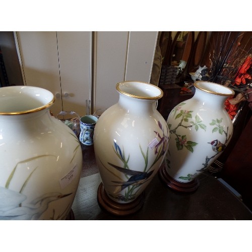 358 - 3 X LARGE COLLECTABLE PORCELAIN VASES ON WOODEN PLINTHS. BY FRANKLIN PORCELAIN. INC THE MARSHLAND BI... 