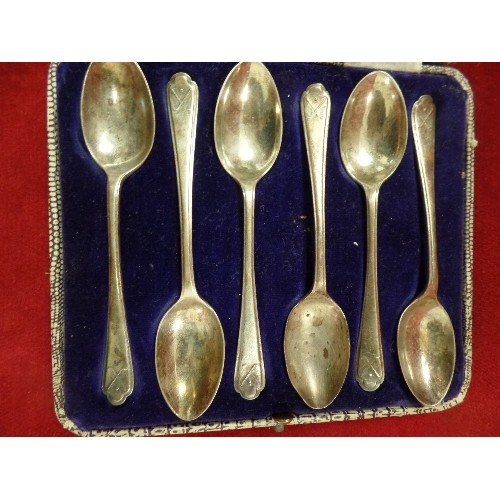 26 - BOXED SET OF SIX STERLING SILVER TEASPOONS BY WALKER & HALL, SHEFFIELD 1933 AND A 