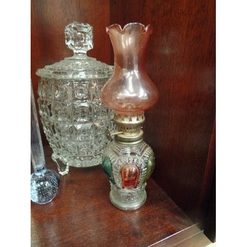 427 - MIXED VINTAGE LOT. INC CARRIAGE CLOCK, LIDDED CUT-GLASS JAR, GREEN GLASS VASE, SMALL OIL LAMP ETC.