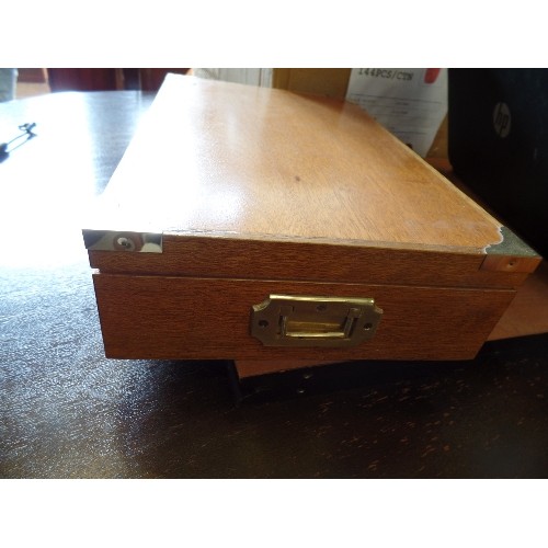 353 - LARGE WOODEN CIGAR BOX. HAVANAS 'THE HUMIDOR' HABANOS.