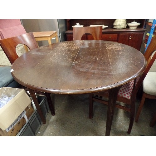 351 - STAG EXTENDABLE DINING TABLE. CIRCULAR, EXTENDS TO OVAL.