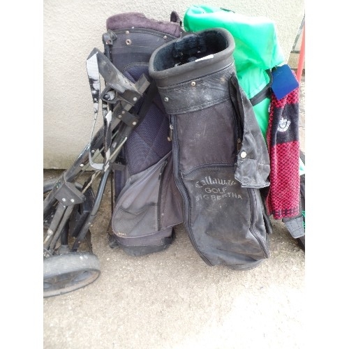 468 - SOUNDER GOLF CLUBS IN BAG WITH 2 SPARE GOLF BAGS AND A GOLF TROLLEY