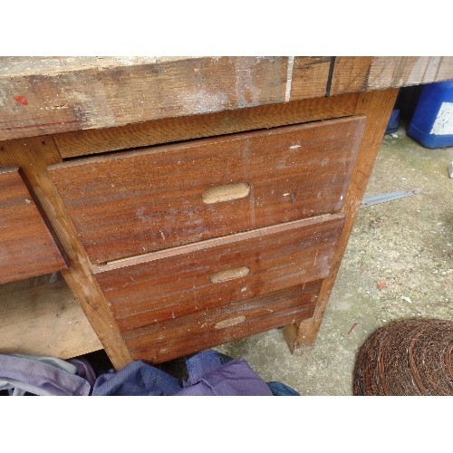 478 - CARPENTERS WORK BENCH, WOULD MAKE GOOD KITCHEN ISLAND, WITH CARPENTURS VICE AND 5 DRAWERS - VERY FIR... 