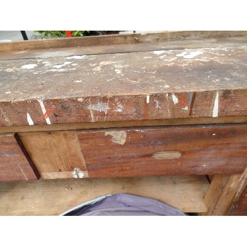 478 - CARPENTERS WORK BENCH, WOULD MAKE GOOD KITCHEN ISLAND, WITH CARPENTURS VICE AND 5 DRAWERS - VERY FIR... 