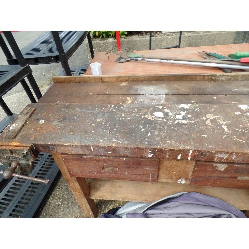 478 - CARPENTERS WORK BENCH, WOULD MAKE GOOD KITCHEN ISLAND, WITH CARPENTURS VICE AND 5 DRAWERS - VERY FIR... 