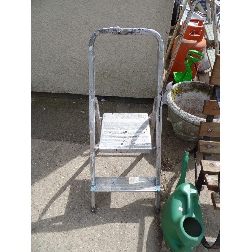 481 - 2 STEP ALUMINIUM STEP LADDER