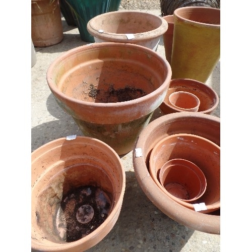 534 - 10 TERRACOTTA PLANT POTS, MIXED SIZES