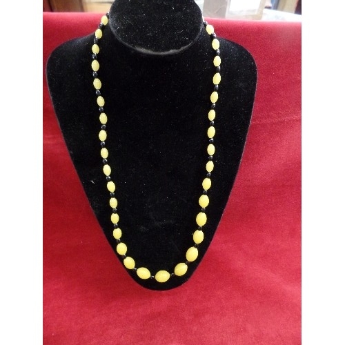 21 - A BOX OF VERY STYLISH BLACK AND YELLOW ART DECO STYLE COSTUME JEWELLERY INCLUDING GLASS BEADS, FRENC... 