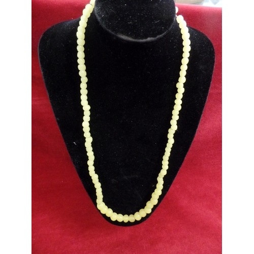 21 - A BOX OF VERY STYLISH BLACK AND YELLOW ART DECO STYLE COSTUME JEWELLERY INCLUDING GLASS BEADS, FRENC... 