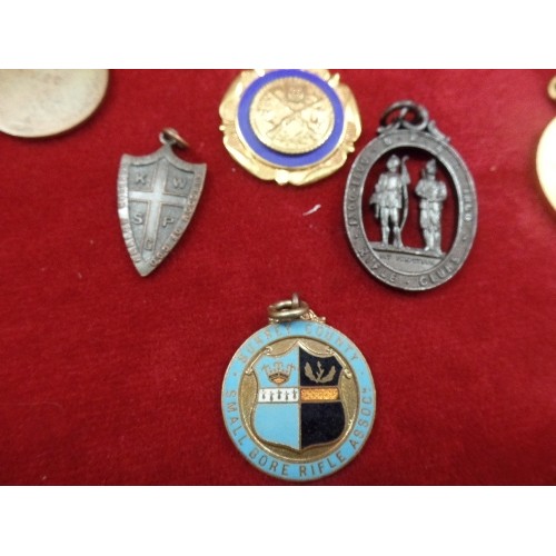 36 - 12 X RIFLE MEDALS, ENAMELLED METAL AND BRONZE METAL - SURREY COUNTY SMALL BORE RIFLE ASSOCIATION & R... 