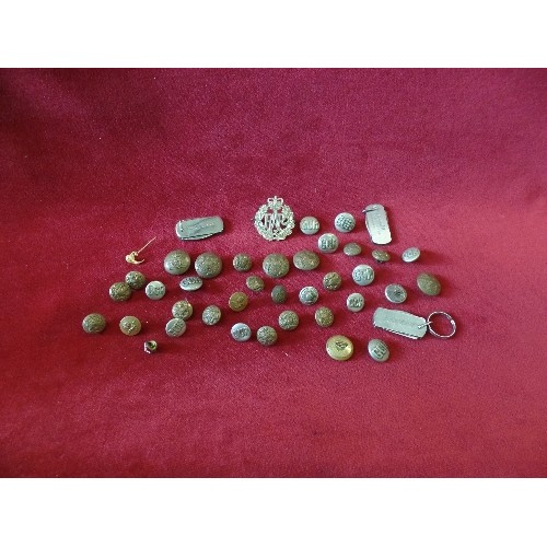 39 - BOX OF VINTAGE MILITARY BUTTONS & BADGES.  INCLUDES RAF BUTTONS, ROYAL ARTILLERY, WHITE METAL 