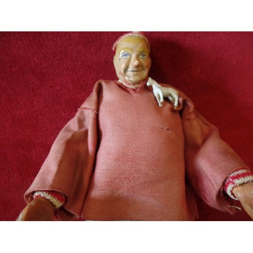 40 - AN EARLY 20TH CENTURY FRENCH SANTON DOLL - CLOTH AND PAPIER MACHE WITH HANDPAINTED FACE - 22CM