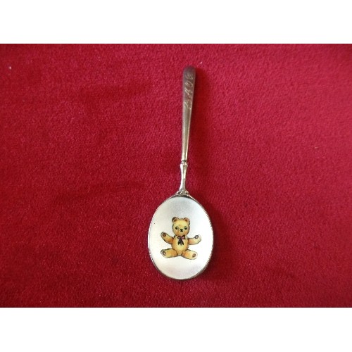 44 - STERLING SILVER CHILD'S SPOON WITH ENAMELLED TEDDY BEAR DESIGN, BIRM 1967, F.C. PARRY LTD. IN A FITT... 