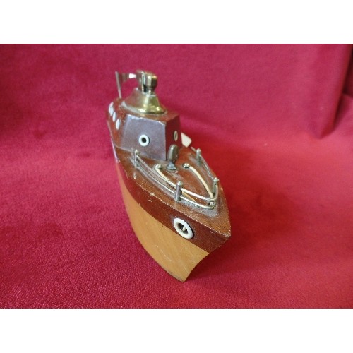 51 - VINTAGE TABLE LIGHTER IN A WOODEN BOAT STAND