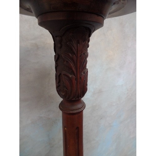 99 - A FINE QUALITY VICTORIAN MAHOGANY TORCHERE PLANT STAND WITH TURNED AND FLUTED COLUMN WITH ACANTHUS L... 