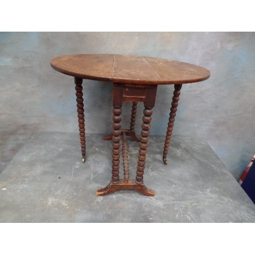 103 - A VICTORIAN MAHOGANY SUTHERLAND TABLE WITH BOBBIN TURNED LEGS AND STRETCHER - ORIGINAL BRASS CASTORS