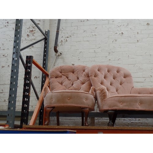 107 - AN EARLY 20TH CENTURY VICTORIAN STYLE DOUBLE ENDED CHAISE LONGUE ON QUEEN ANNE LEGS WITH BALL & CLAW... 